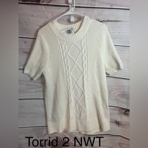Torrid Sz 2 NWT Short Sleeve Ivory Sweater